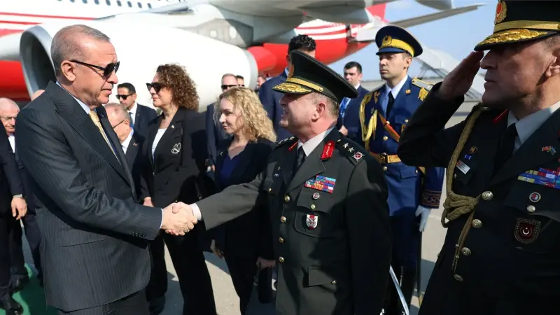 Cumhurbaşkanı Recep Tayyip Erdoğan, 8 Kasım Zafer Günü Töreni'ne katılmak üzere gittiği Azerbaycan’ın başkenti Bakü’ye ulaştı.