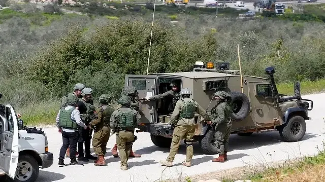 الاحتلال الإسرائيلي يعتدي على عائلة فلسطينية ضربا جنوبي الضفة