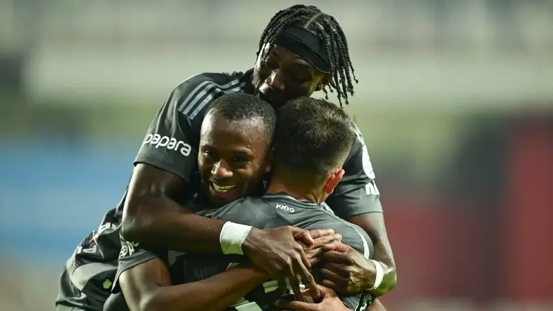 Beşiktaşlı futbolcuların gol sevinci.