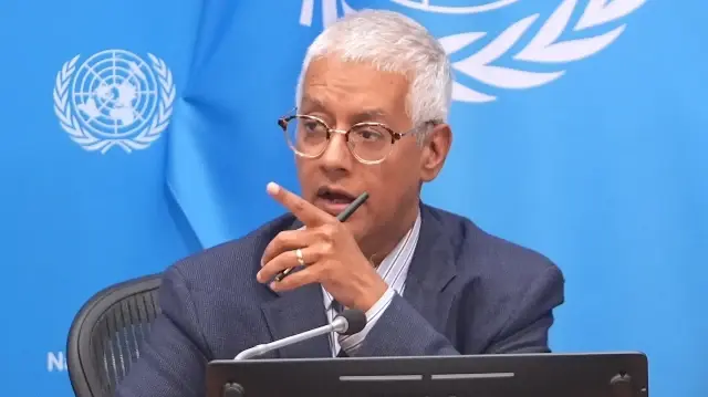 Le commissaire général de l'Office de secours et de travaux des Nations unies pour les réfugiés de Palestine dans le Proche-Orient (UNRWA), Philippe Lazzarini, a tenu une conférence de presse au siège de l'ONU à New York. Le porte-parole adjoint du secrétaire général de l'ONU, Farhan Haq (photo), a présidé la réunion.