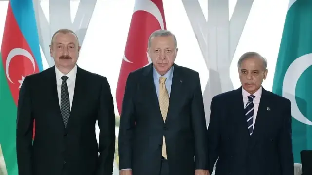 Turkish President Meets Azerbaijani, Pakistani Leaders in Baku