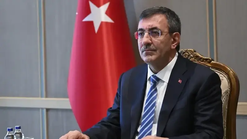 "Cumhurbaşkanımız Recep Tayyip Erdoğan'ın öncülüğünde yürüttüğümüz 'yeşil vatan seferberliği' kapsamında, bu yıl da 81 ilimizde milletimizle birlikte Türkiye Yüzyılının çevre vizyonuyla milyonlarca fidanı toprakla buluşturuyoruz"