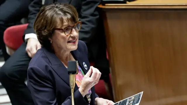 La ministre française de l'Agriculture, Annie Genevard, s'exprime lors d'une séance de questions au gouvernement à l'Assemblée nationale, la chambre basse du Parlement français, à Paris, le 4 novembre 2025. 

