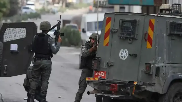 جيش الاحتلال الإسرائيلي يعتقل 12 فلسطينيا بالضفة الغربية