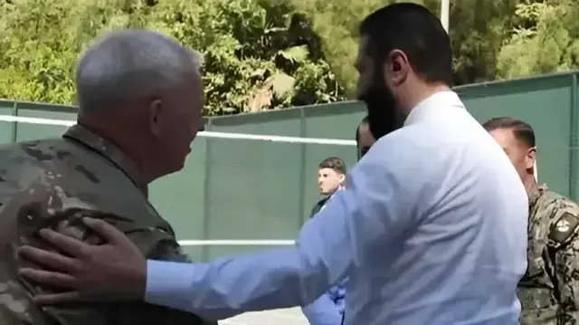 الشرع والشيباني يلعبان كرة السلة مع قيادات عسكرية أمريكية