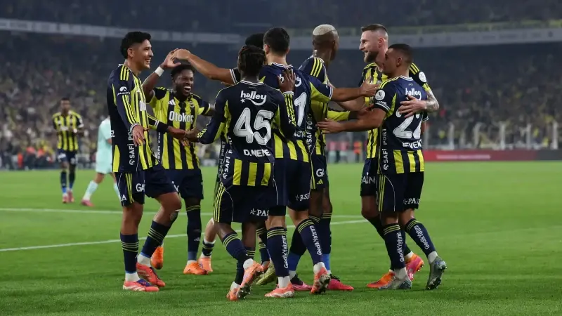 Fenerbahçeli futbolcuların gol sonrası yaşadığı sevinç.
