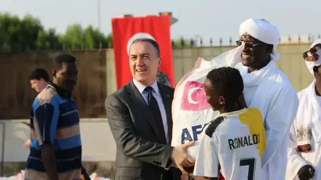 "أفاد" التركية تقدم مساعدات غذائية لأسر نازحة في السودان