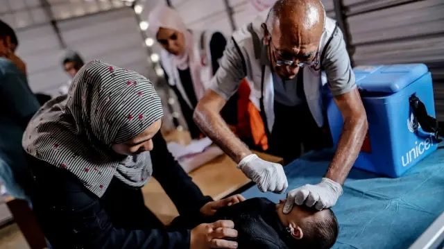 غزة.. انطلاق حملة تطعيم للأطفال دون سن الثالثة