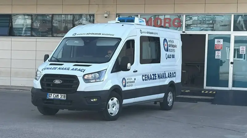 20 gündür hastanede tedavisi süren Mahmut Karakoç, bugün yaşamını yitirdi. Karakoç'un cenazesi, Adli Tıp Kurumu’ndaki işlemlerin ardından yakınları tarafından teslim alındı.