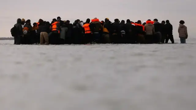 ماليزيا.. مصرع شخص وفقدان المئات إثر غرق قارب مهاجرين