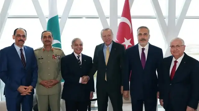 Erdogan emphasizes Pakistan-Afghanistan ceasefire in Baku talks