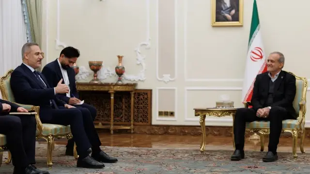 فيدان يلتقي بزشكيان في طهران