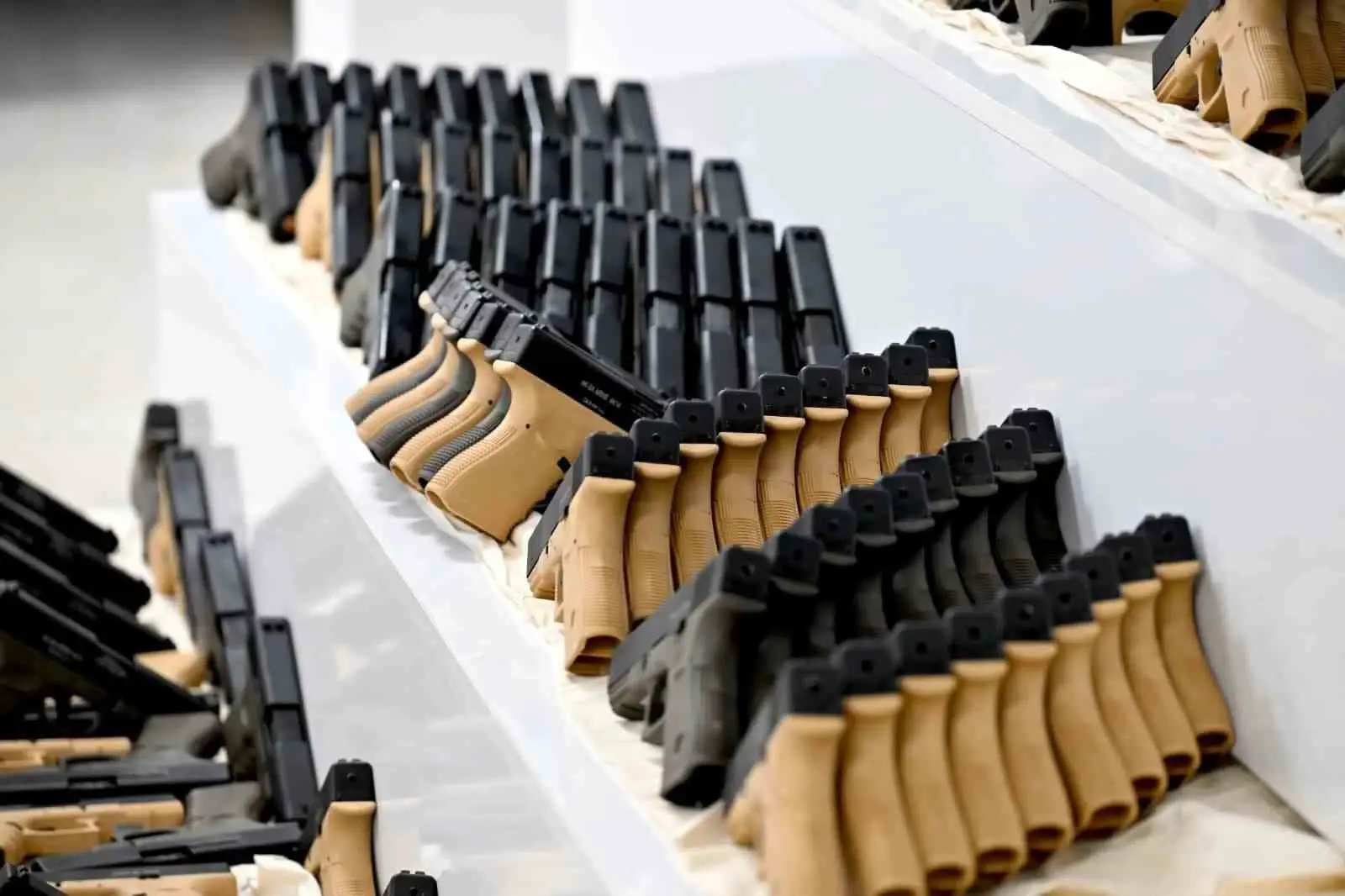 Adıyaman’da bin adet tabanca ele geçirildi