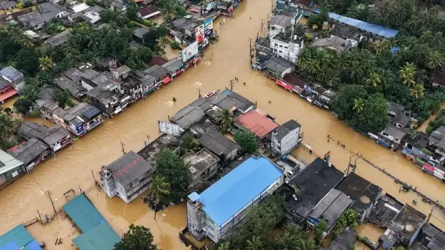 International aid flows to Sri Lanka as flood death toll exceeds 330