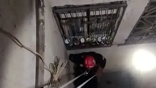 Havalandırma boşluğuna düşen ‘Tofu’yu itfaiye ekipleri kurtardı