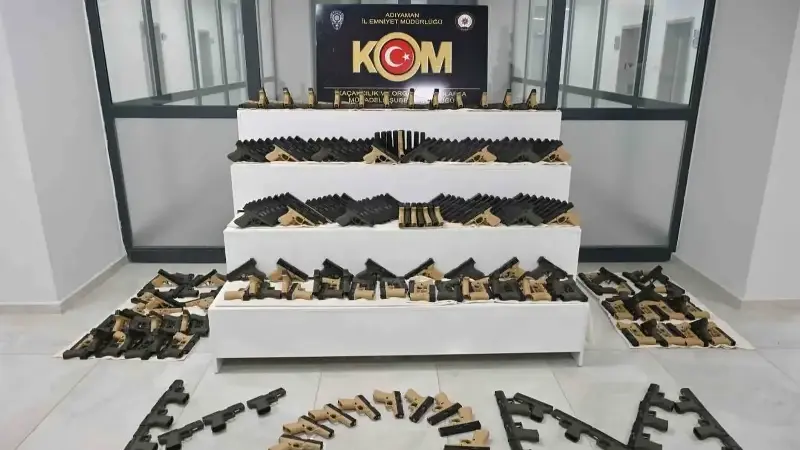 OPERASYONDA BİN ADET TABANCA ELE GEÇİRİLDİ.