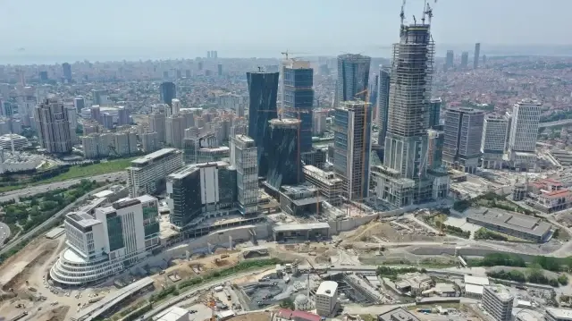 L’économie de Türkiye a progressé de 3,7 % au troisième trimestre, selon TurkStat, tandis que le PIB trimestriel affiche une hausse de 1,1 %, légèrement en retrait.