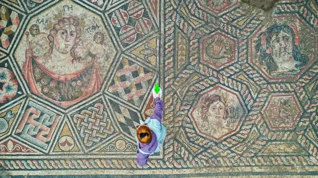 Ancient mosaic depicting mythological figures unearthed in Türkiye's Iznik