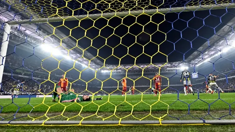 John Duran'ın golü sonrası kale arkasından çekilen görüntü.