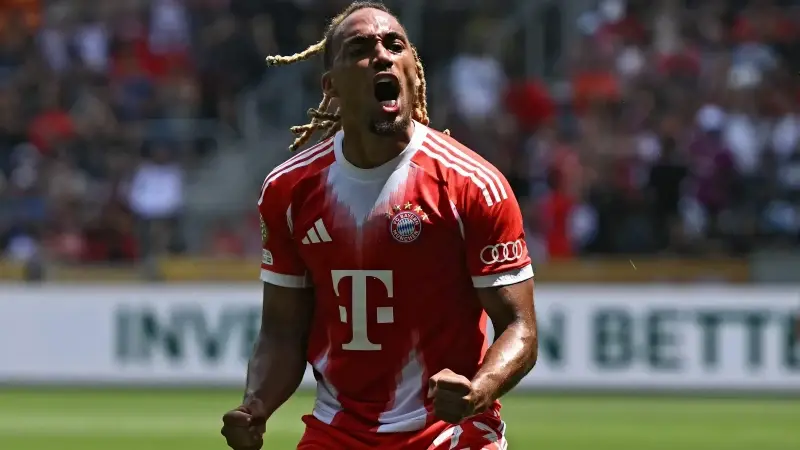 Bayern Münih Sacha Boey için 30 milyon euro bonservis bedeli ödemişti.