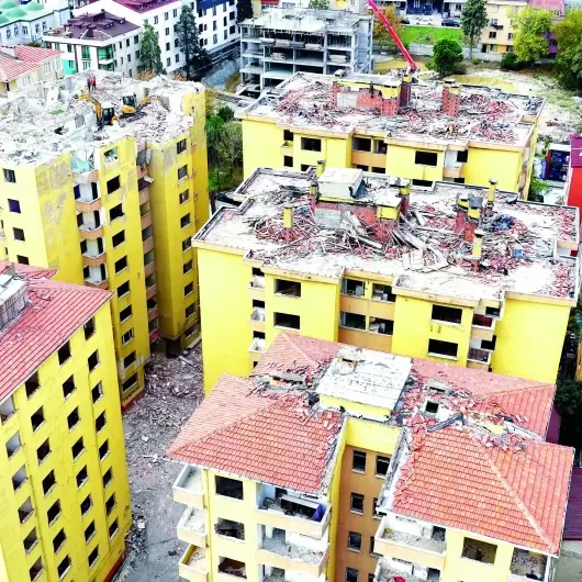 Doğuş Sitesi yeniden inşa ediliyor