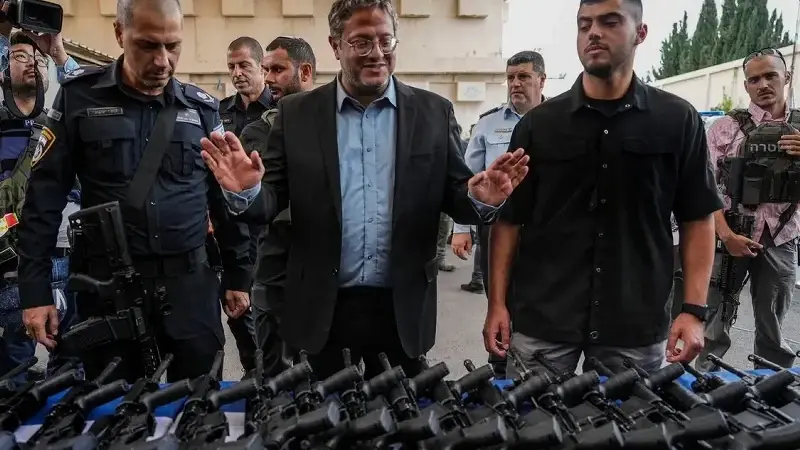 Artan saldırılar, askeri koruma altındaki silahlı grupların fiilen bir “işgal ordusu” gibi hareket ettiğini ortaya koyarken, terör devleti işgalin şiddet kapasitesini büyütmeyi bir politika haline getirmiş durumda.