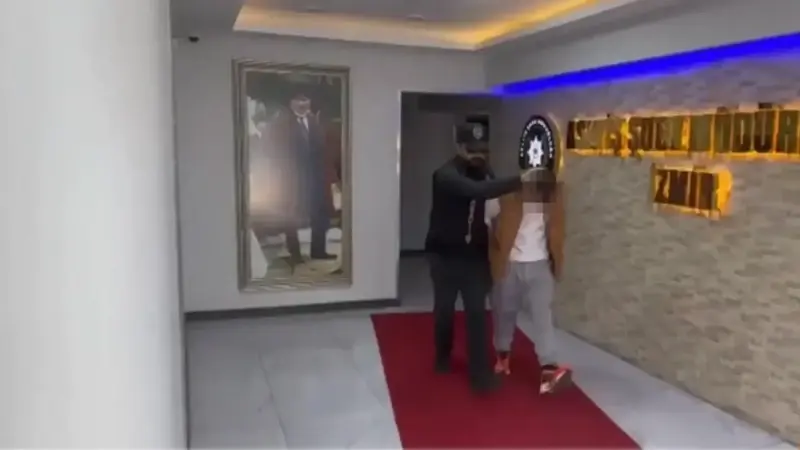 Manda yoğurdu bahanesiyle evlere giren şüpheli kameraya yakalandı.