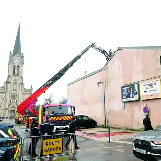 Fransa'da 3 katlı binada yangın faciası