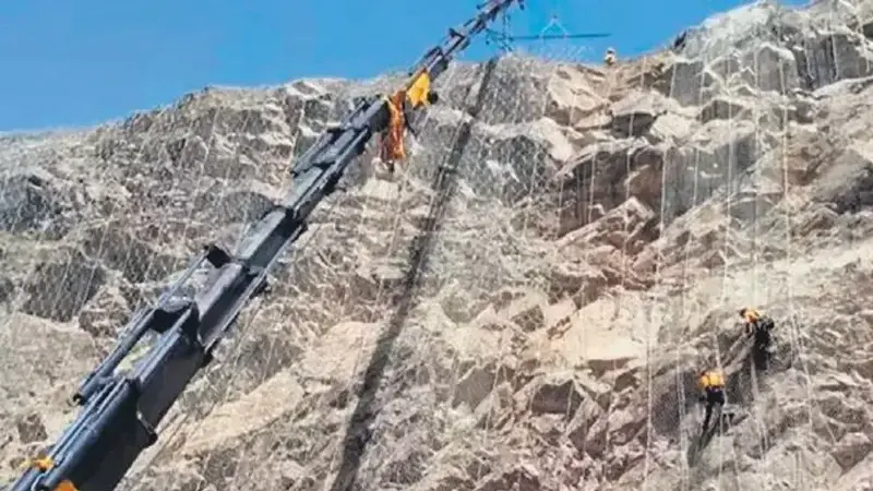 2 bin rakımlı dağda heyelana çelik halatlı önlem