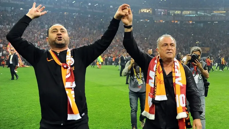 <p>Galatasaray'da efsane isimlerden Hasan Şaş, Fenerbahçe derbisi öncesinde açıklamalarda bulundu. Şaş, Galatasaray'ın bu sezon Şampiyonlar Ligi'ne çok fazla odaklandığını ve ligdeki maçlarda motivasyon açısından zorlandığını söyledi.</p>