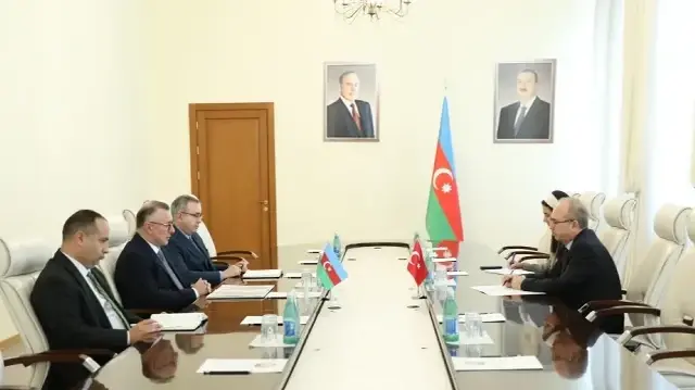 Министр Теймур Мусаев принял посла Турции Бирола Акгюна
