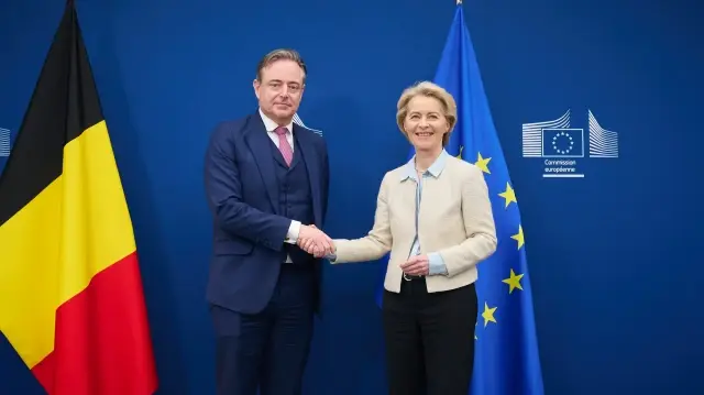Премьер-министр Бельгии Барт де Вевер и председатель Европейской комиссии Урсула фон дер Ляйен