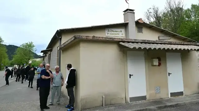 Quran desecrated in French mosque, Turkish center also targeted