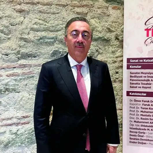 Bütün sanatlar en büyük sanatkârı gösterir