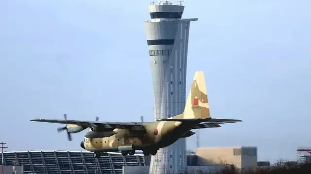 La délégation parlementaire se rendait à une conférence internationale sur la cybersécurité à Tel Aviv. Les trois voyageurs expulsés ont été renvoyés au Ghana par le premier vol disponible, a précisé le ministère.