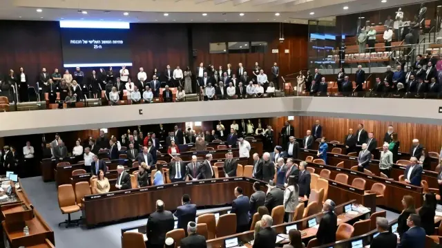 الكنيست يقر أكثر من 30 قانونا عنصريا ضد الفلسطينيين منذ 2023