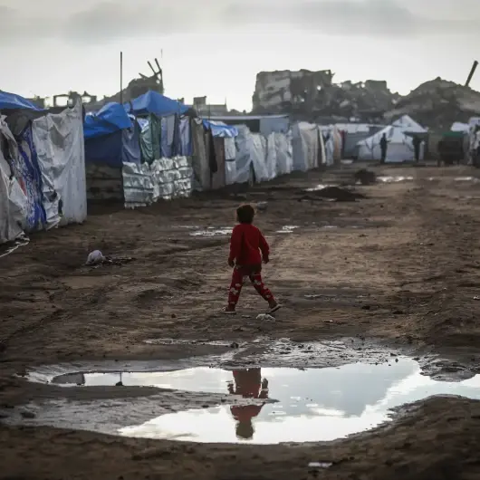 الحكومة الفلسطينية تناشد لتوفير مستلزمات الإيواء للنازحين بغزة