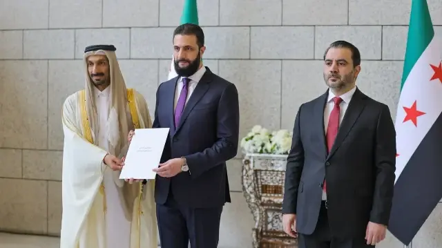الشرع يتسلم أوراق اعتماد أول سفير قطري في دمشق بعد 14 عاما
