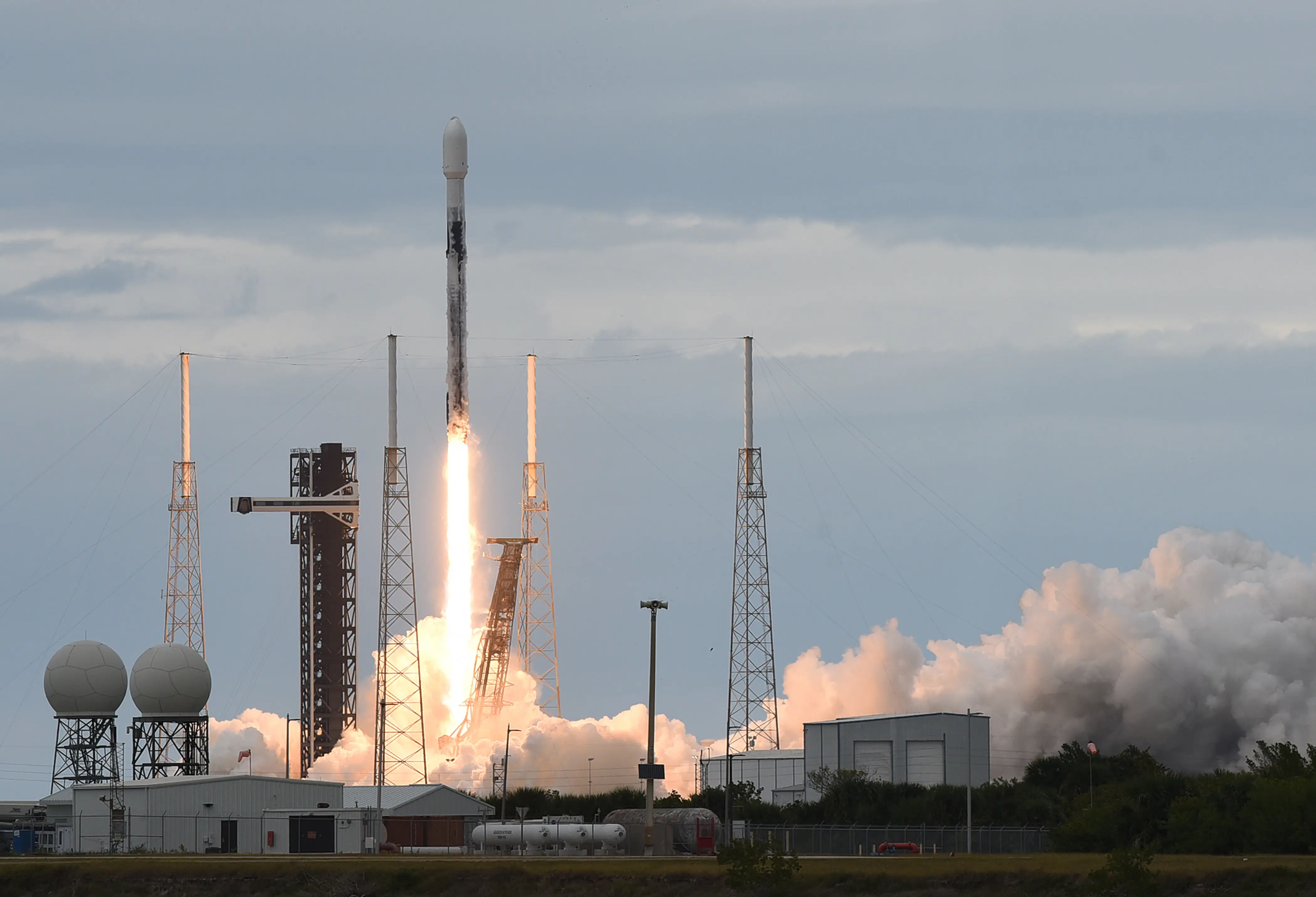 SpaceX NRO’nun gizli yükünü Falcon 9 ile uzaya fırlattı