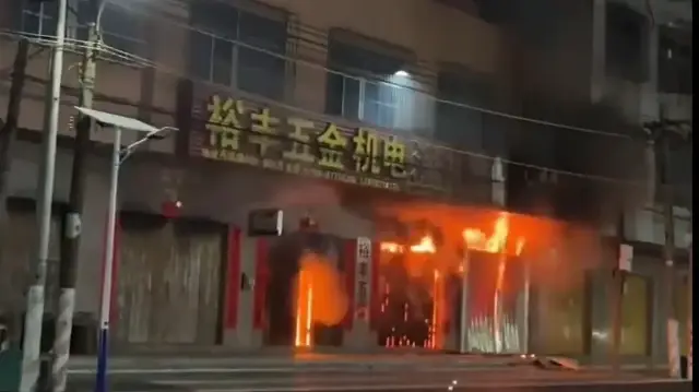 Au moins 12 personnes ont perdu la vie dans un incendie survenu mardi soir dans un immeuble résidentiel à Shantou, dans la province chinoise du Guangdong, selon les autorités.