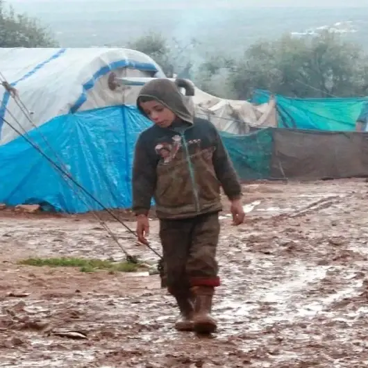  المنخفض الجوي "بيرون" يضاعف معاناة الناجين من الإبادة بغزة
