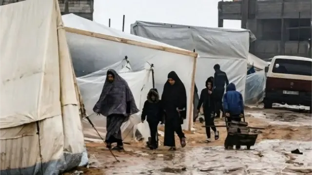 سوء الطقس يعمق المعاناة بغزة ويتوسع في دول عربية