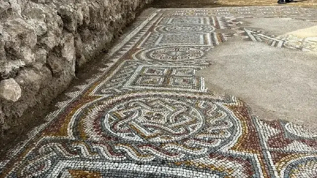 Archaeologists uncover rare 4th-century mosaics in Türkiye's Hadrianopolis