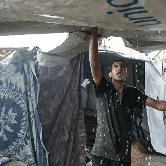 صحة غزة: البرد القارس يهدد حياة الأطفال وكبار السن بخيام القطاع 
