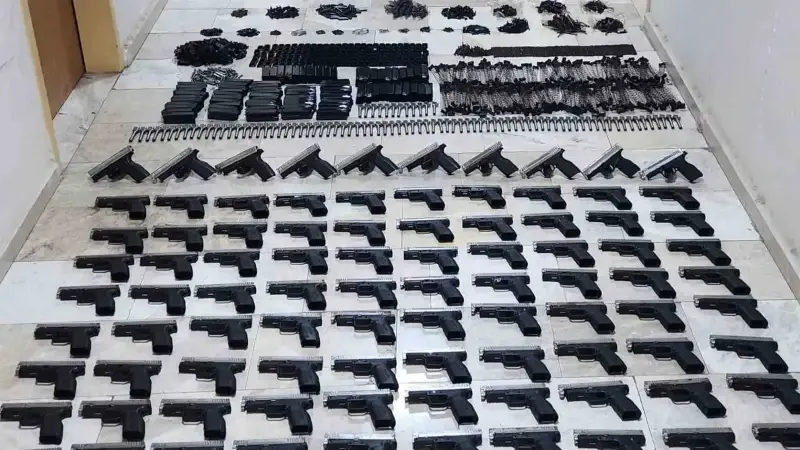 Bagaj değil adeta silah deposu