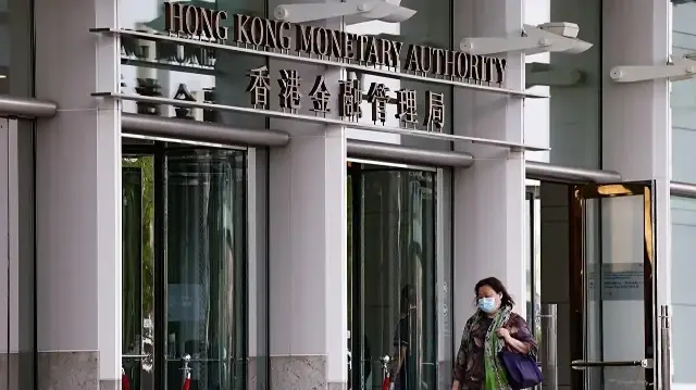 La HKMA a réduit son taux directeur à 4%, suivant la décision de la Réserve fédérale américaine, en raison du régime de change arrimé au dollar américain.