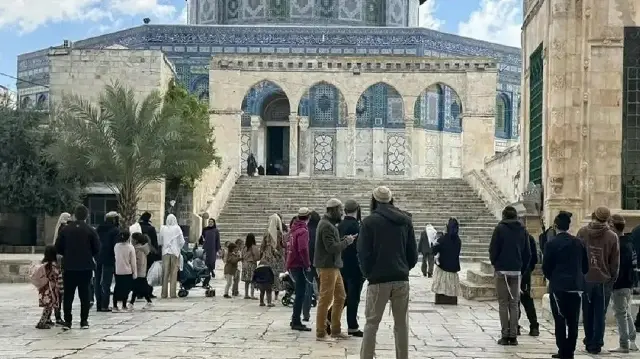 Israeli settlers escorted by police into Jerusalem's al-Aqsa mosque compound
