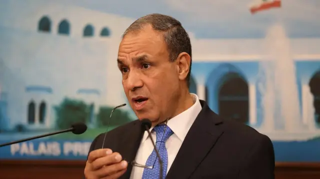 Le ministre égyptien des Affaires étrangères Badr Abdelatty s'exprime lors d'une conférence de presse après sa rencontre avec le président libanais au palais présidentiel de Baabda, à l'est de Beyrouth, le 26 novembre 2025.
