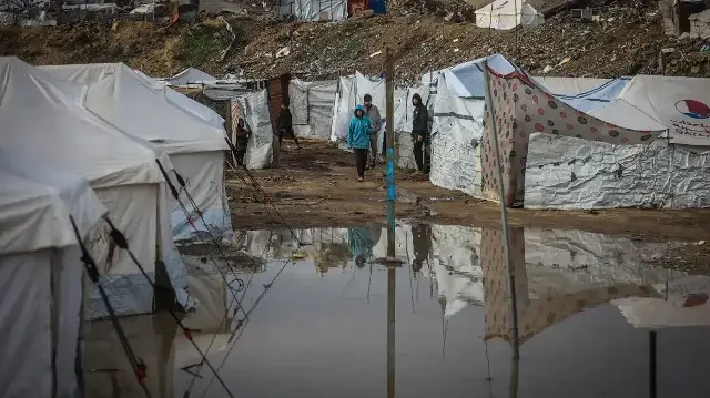 ООН: Сотни тысяч перемещённых жителей Газы под угрозой из-за наводнений.