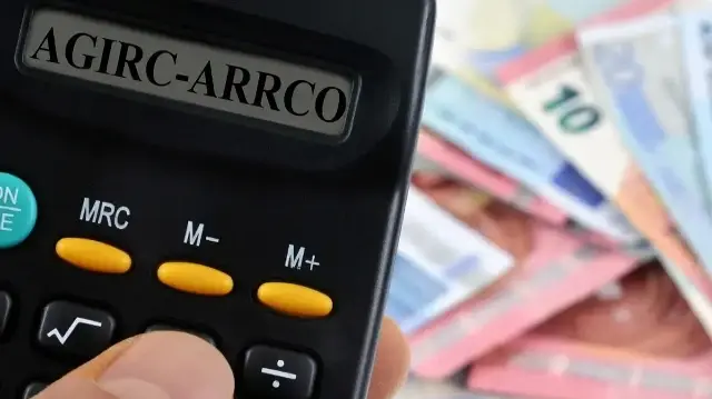 Les pensionnés concernés doivent se présenter en personne avec des documents d’identité pour prouver leur existence.